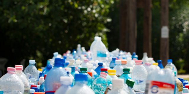 L'Impost sobre Envasos de plàstic no reutilitzables