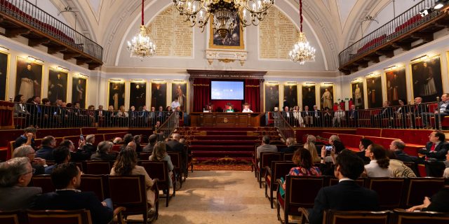 Unión Profesional de Valencia recibe un reconocimiento institucional en el 525 aniversario de la Universitat de València