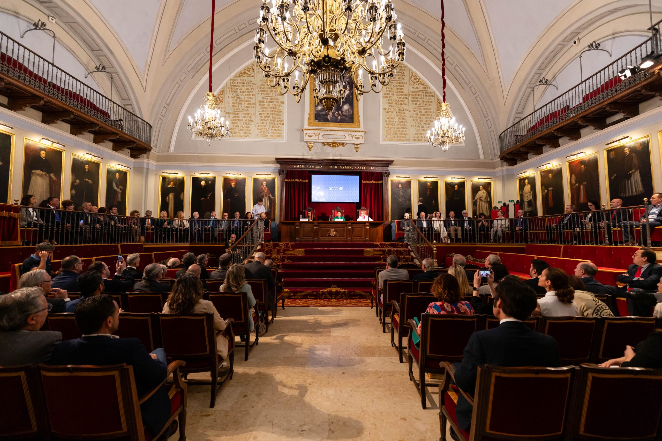 Unión Profesional de Valencia recibe un reconocimiento institucional en el 525 aniversario de la Universitat de València